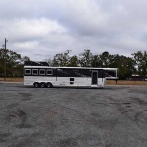 2021 Lakota Bighorn 8418GLQUG 4 Horse Trailer with 18′ Short Wall
