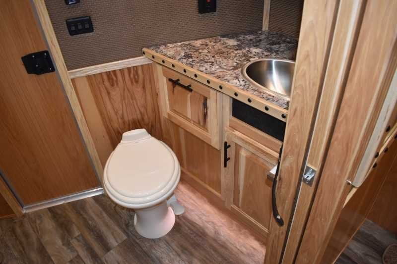 2021 Lakota Bighorn 8418GLQUG 4 Horse Trailer with 18′ Short Wall - Image 14