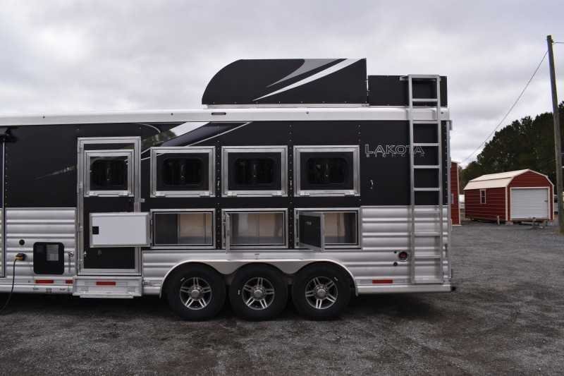 2021 Lakota Bighorn 8418GLQUG 4 Horse Trailer with 18′ Short Wall - Image 31