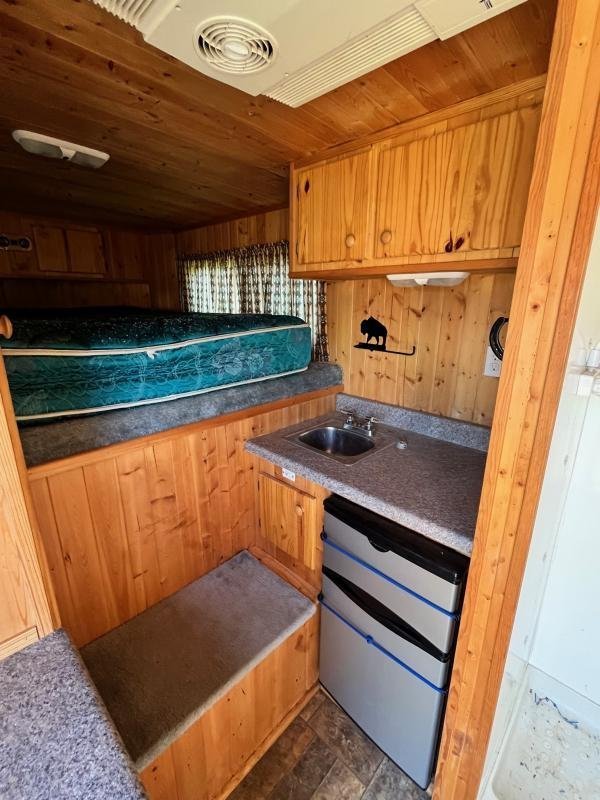 2004 Sundowner 3 Horse Weekender Horse Trailer - Image 11