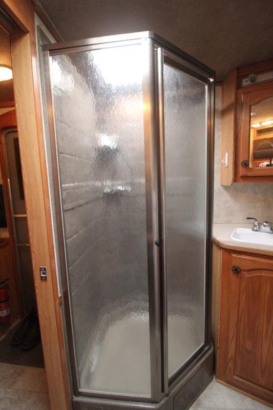2008 Lakota 8415 w/Slide out 4 Horse Trailer - Image 19