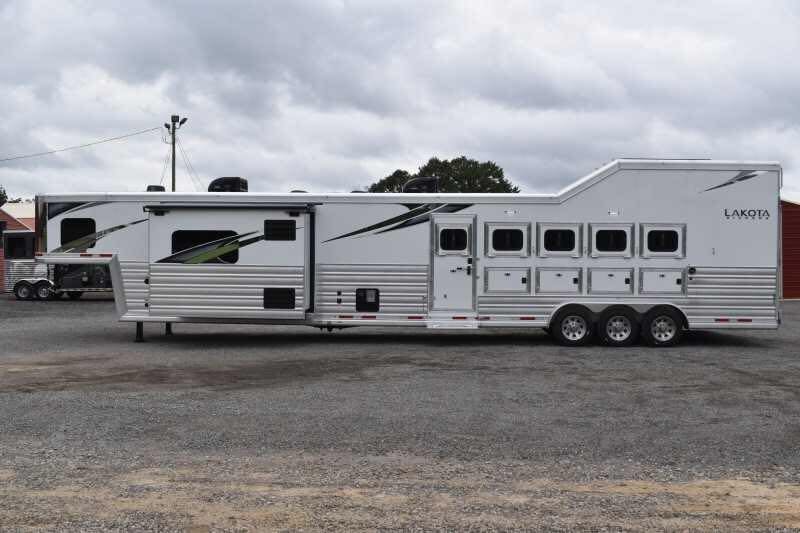 2021 Lakota BigHorn 8519TBB 5 Horse Trailer with 19′ Short Wall - Image 8