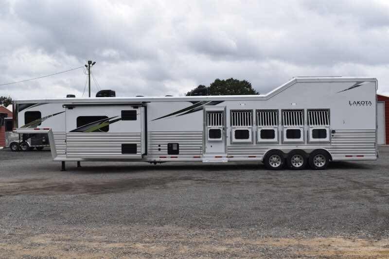 2021 Lakota BigHorn 8519TBB 5 Horse Trailer with 19′ Short Wall - Image 9