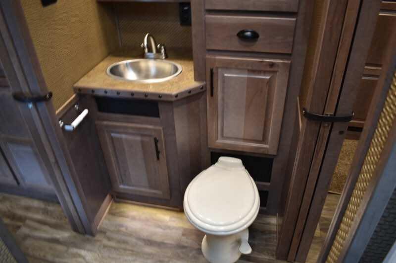 2021 Lakota BigHorn 8519TBB 5 Horse Trailer with 19′ Short Wall - Image 43