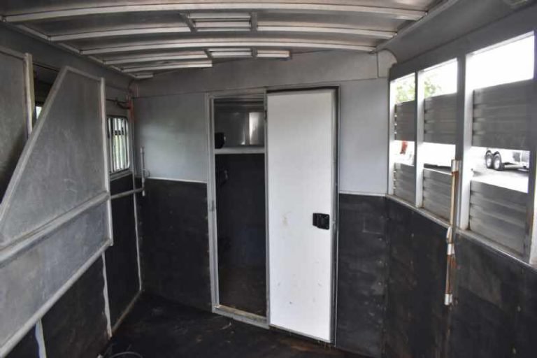 2018 Adam 7304GN 3 Horse Trailer - Image 9