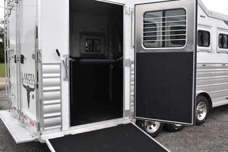 2021 Lakota BigHorn 8519TBB 5 Horse Trailer with 19′ Short Wall - Image 17