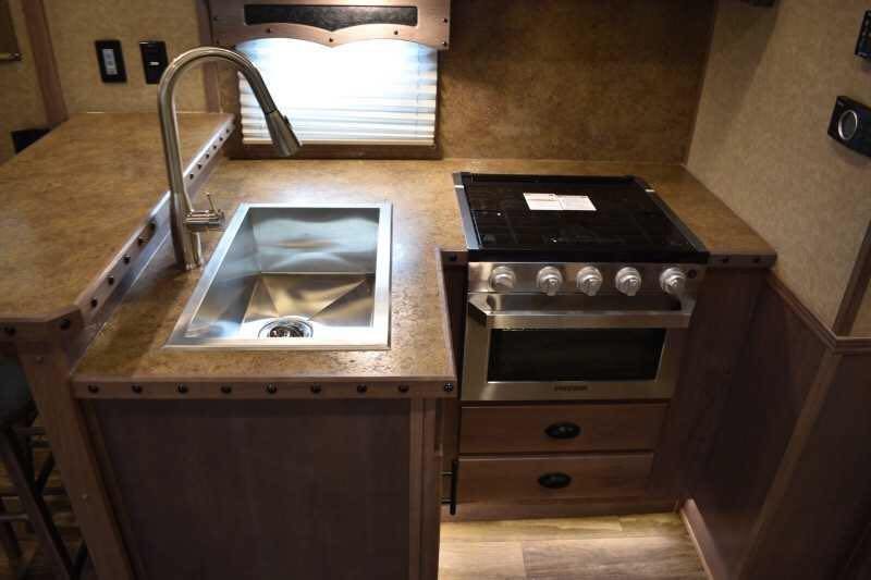 2021 Lakota BigHorn 8519TBB 5 Horse Trailer with 19′ Short Wall - Image 39