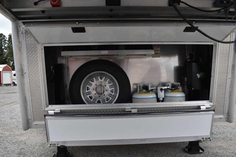 2021 Lakota BigHorn 8519TBB 5 Horse Trailer with 19′ Short Wall - Image 12