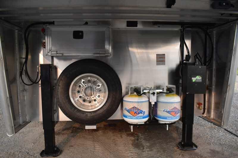 2021 Lakota BIGHORN 8316SRGLQ 3 Horse Trailer with 16′ Short Wall - Image 7