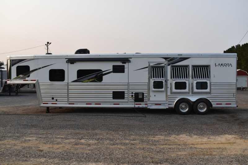 2021 Lakota BIGHORN 8316SRGLQ 3 Horse Trailer with 16′ Short Wall - Image 4