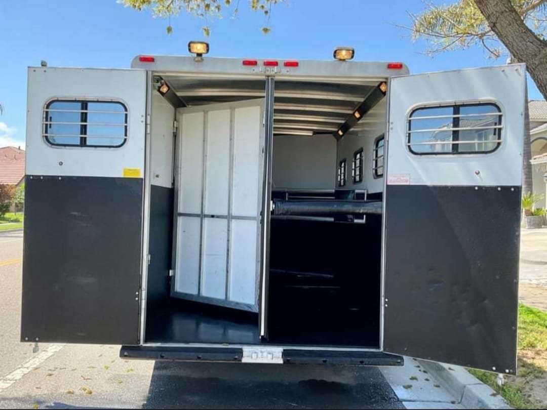 1999 Sundowner 3 Horse Trailer - Image 12