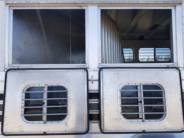 2001 4 Star 2 Horse Bumper Pull Slant Load - Image 9