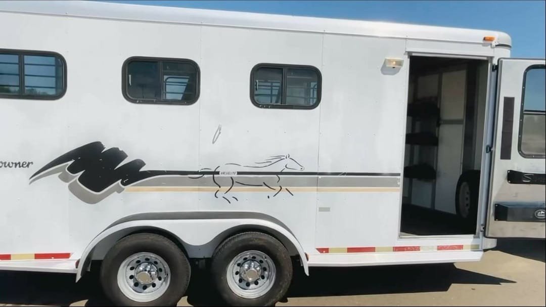 1999 Sundowner 3 Horse Trailer - Image 2