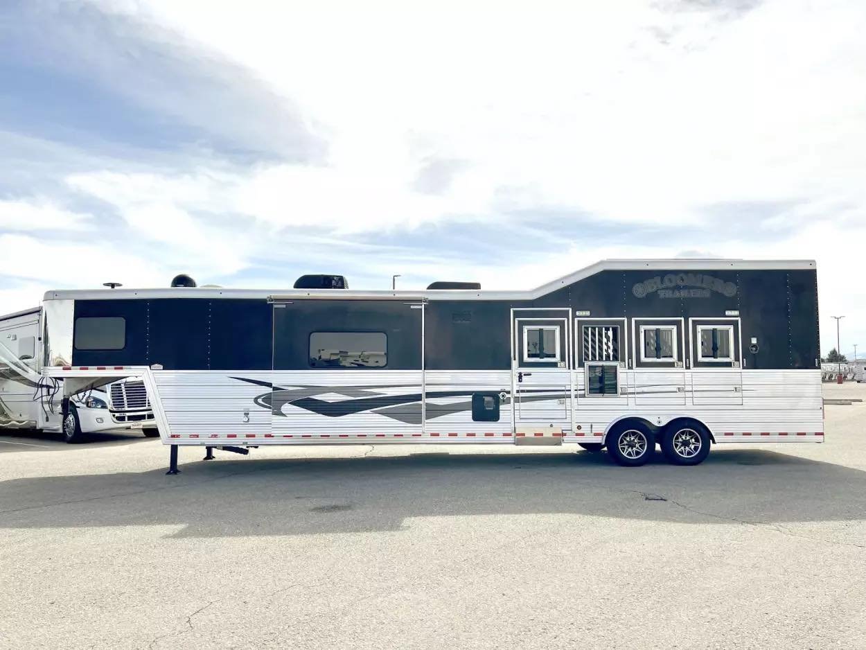 Used 2013 Bloomer 4 Horse 16′ LQ, 7’Slide, Air Ride, Pod, Mister/Water Sys Air ride, HWH Slide, Integrated Pod - Image 22