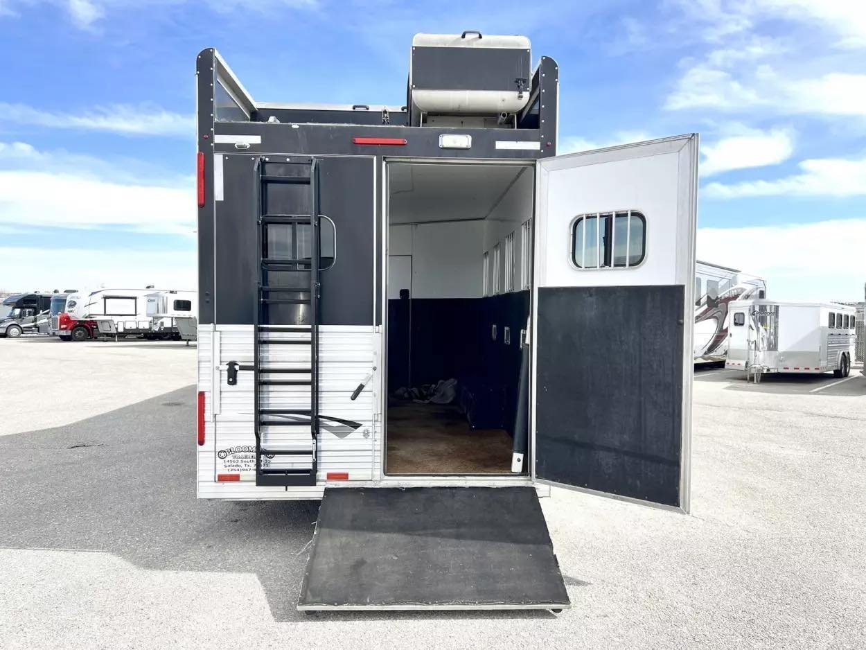 Used 2013 Bloomer 4 Horse 16′ LQ, 7’Slide, Air Ride, Pod, Mister/Water Sys Air ride, HWH Slide, Integrated Pod - Image 18