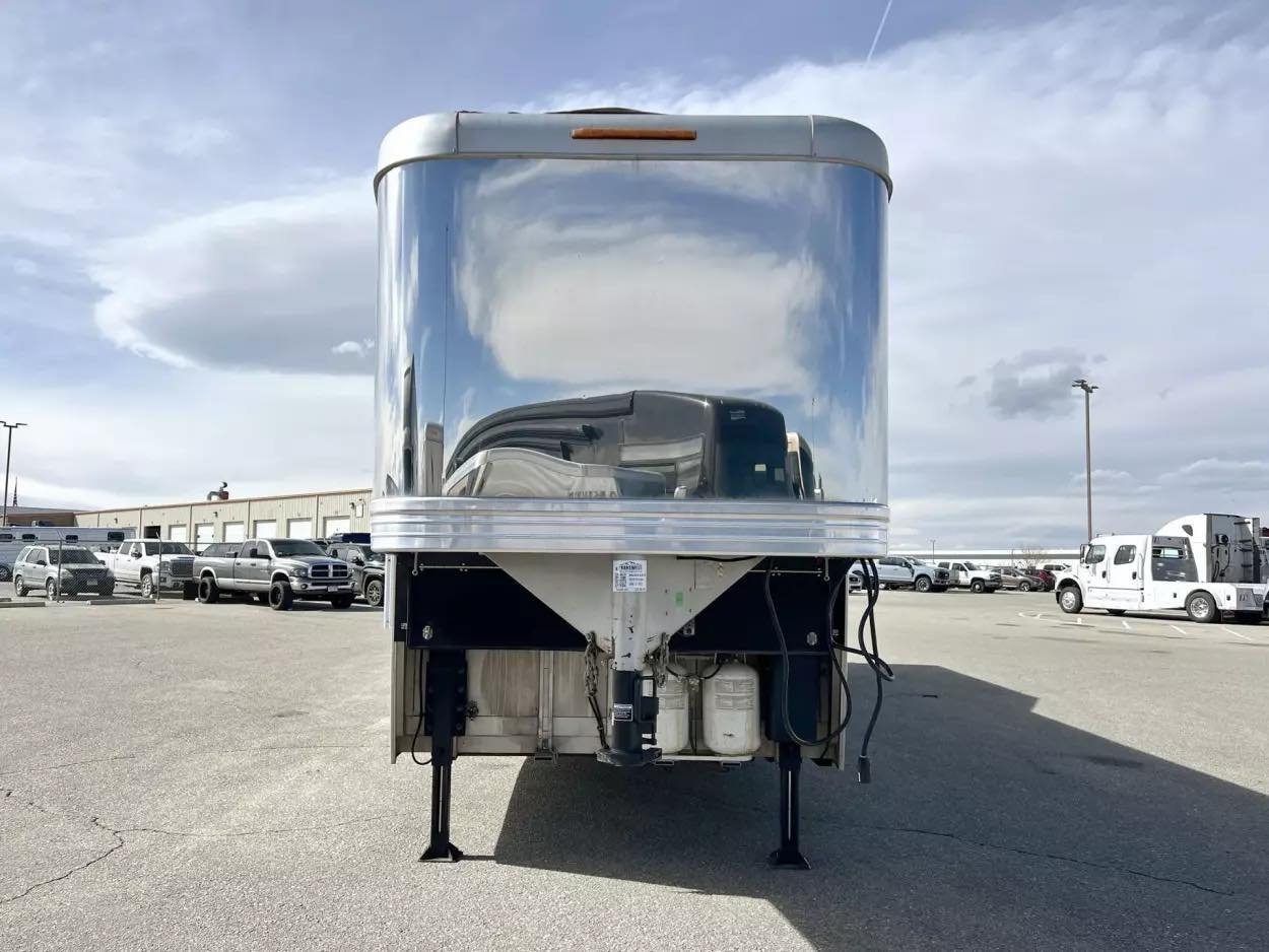 Used 2013 Bloomer 4 Horse 16′ LQ, 7’Slide, Air Ride, Pod, Mister/Water Sys Air ride, HWH Slide, Integrated Pod - Image 27