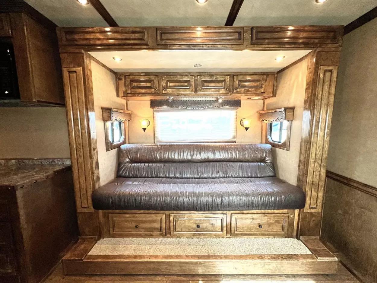 Used 2013 Bloomer 4 Horse 16′ LQ, 7’Slide, Air Ride, Pod, Mister/Water Sys Air ride, HWH Slide, Integrated Pod - Image 12