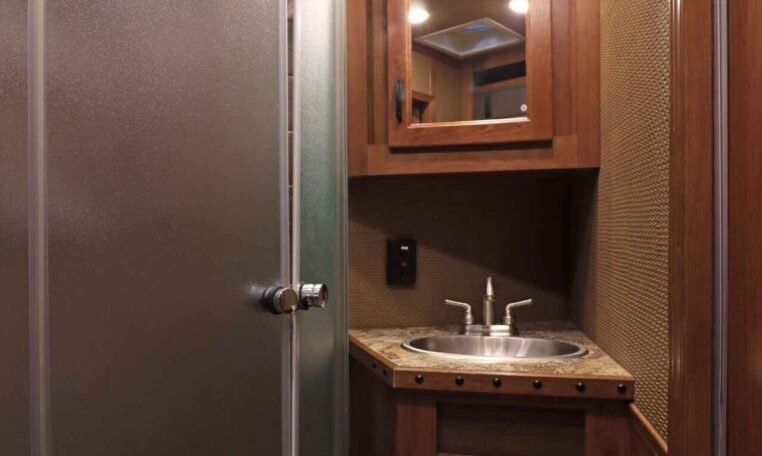 2019 Lakota Bighorn 6 Horse Side Load Trailer - Image 30