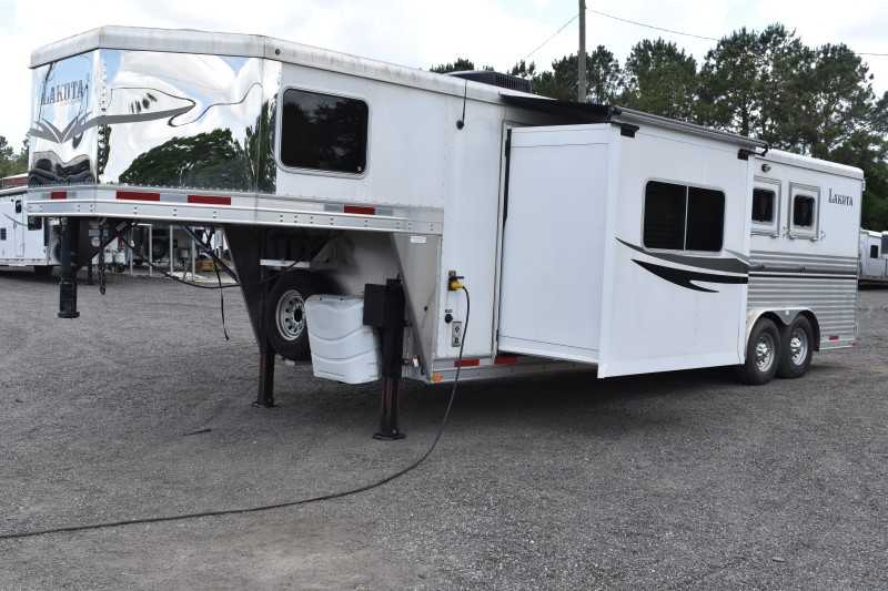 2013 Lakota 8311LQ 3-Horse Trailer With 11 ft Short Wall - Image 26