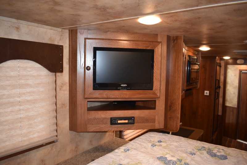 2013 Lakota 8311LQ 3-Horse Trailer With 11 ft Short Wall - Image 15