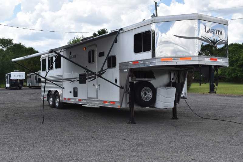 2013 Lakota 8311LQ 3-Horse Trailer With 11 ft Short Wall - Image 28