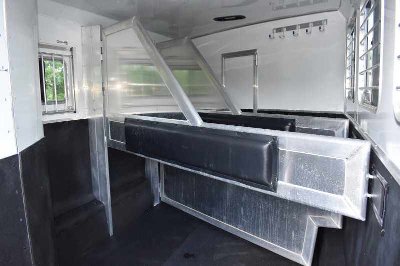2013 Lakota 8311LQ 3-Horse Trailer With 11 ft Short Wall - Image 7