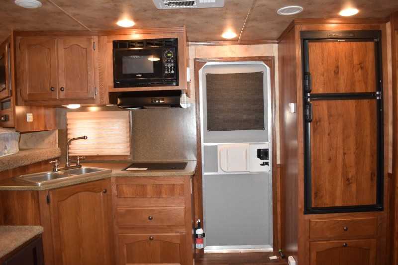 2013 Lakota 8311LQ 3-Horse Trailer With 11 ft Short Wall - Image 24