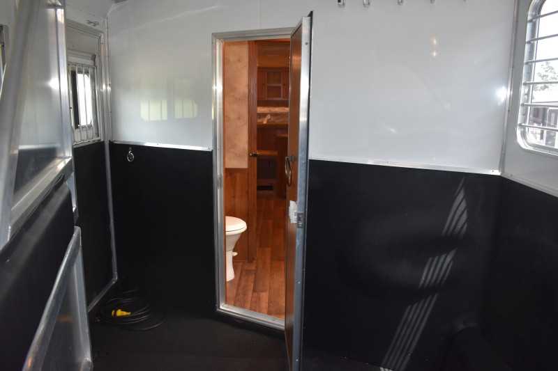 2013 Lakota 8311LQ 3-Horse Trailer With 11 ft Short Wall - Image 9