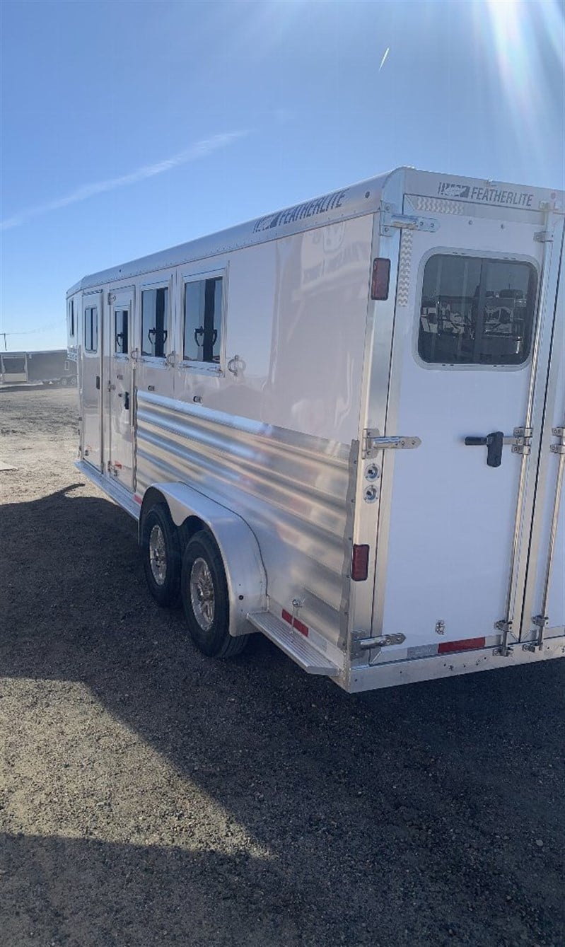 2025 Featherlite 9600 Premier Tack 3-Horse Horse Trailer Featherlite 3 horse trailer - Image 6