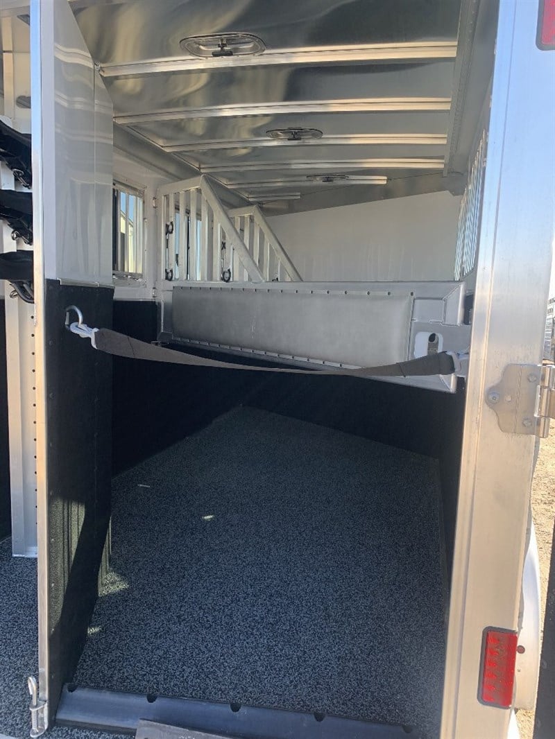 2025 Featherlite 9600 Premier Tack 3-Horse Horse Trailer Featherlite 3 horse trailer - Image 9