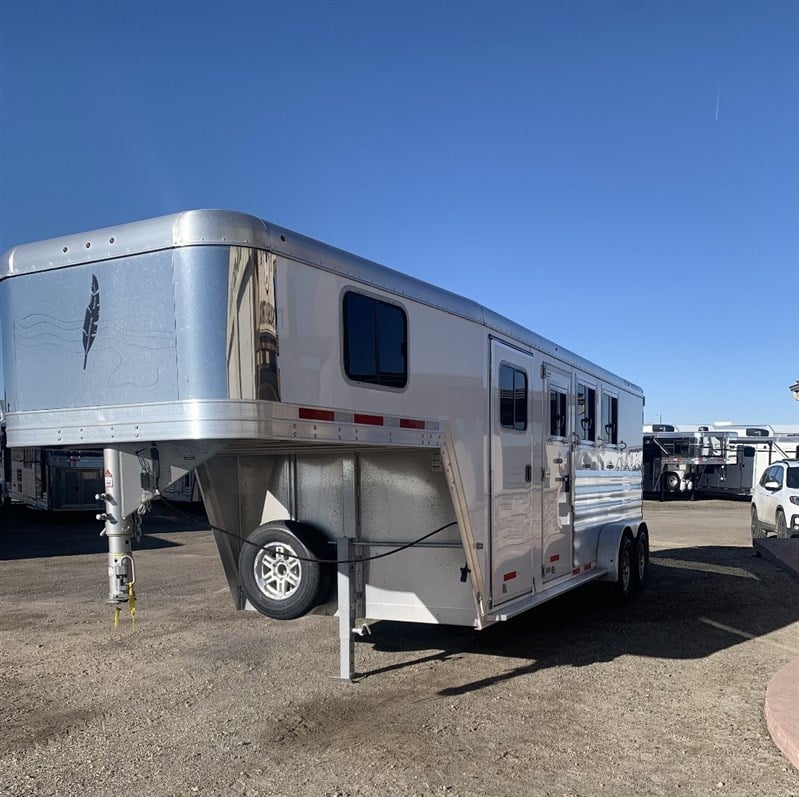 2025 Featherlite 9600 Premier Tack 3-Horse Horse Trailer Featherlite 3 horse trailer - Image 4