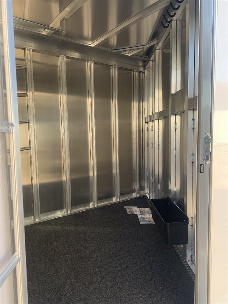 2025 Featherlite 9600 Premier Tack 3-Horse Horse Trailer Featherlite 3 horse trailer - Image 10