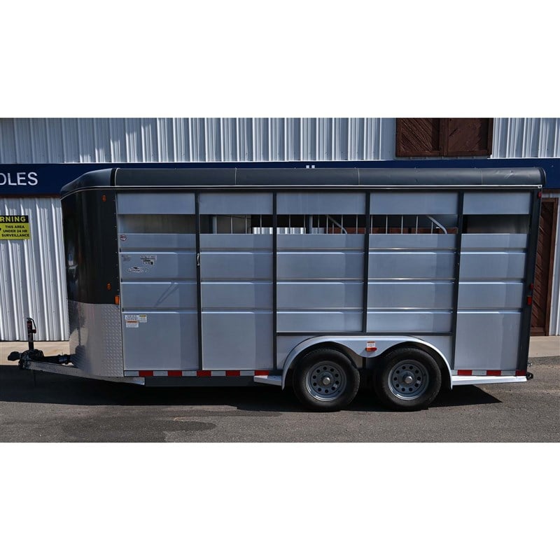 2024 Maverick 3-Horse Bumper Pull Stock Combo Trailer 3 horse bumper pull - Image 4