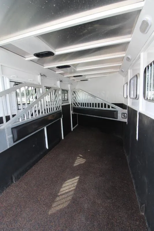 2019 Trails West Manufacturing Classic II 4-Horse Trailer - Image 9