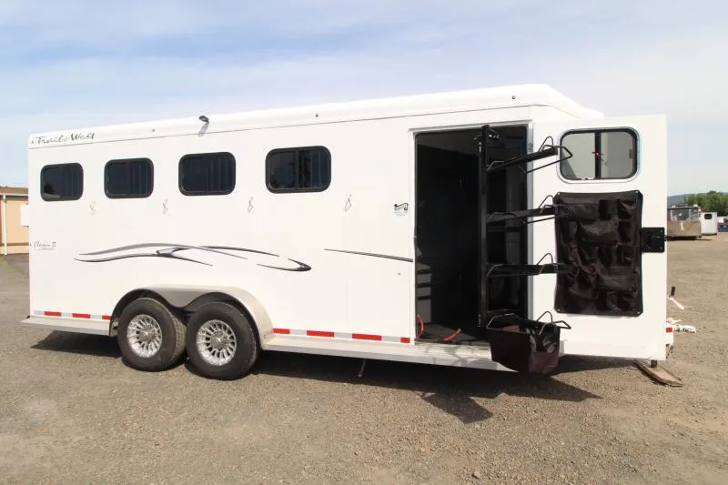 2019 Trails West Manufacturing Classic II 4-Horse Trailer - Image 3