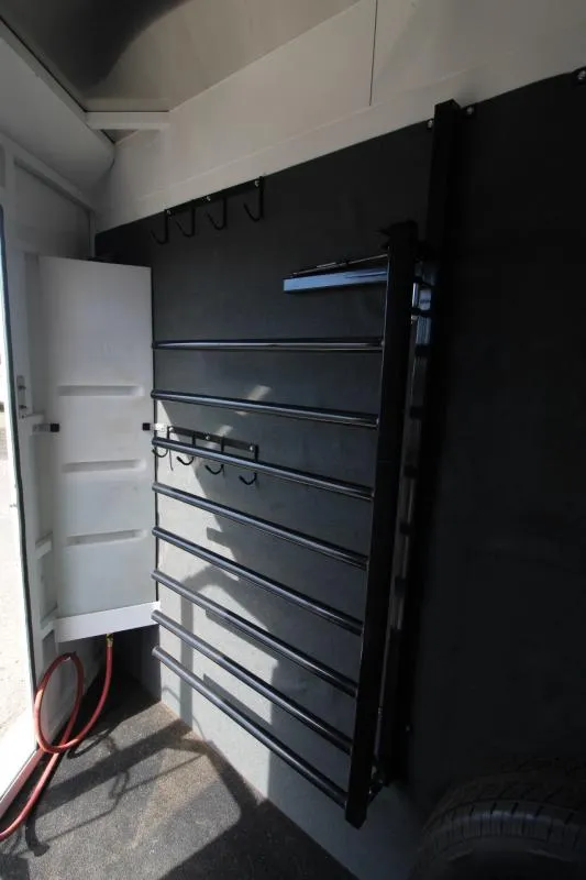 2019 Trails West Manufacturing Classic II 4-Horse Trailer - Image 5