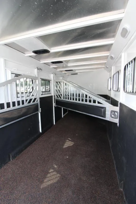 2019 Trails West Manufacturing Classic II 4-Horse Trailer - Image 6