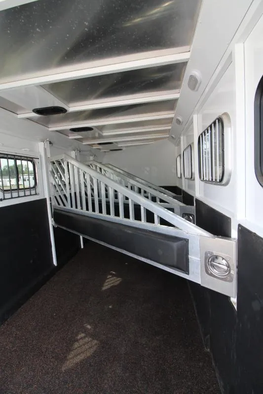 2019 Trails West Manufacturing Classic II 4-Horse Trailer - Image 7