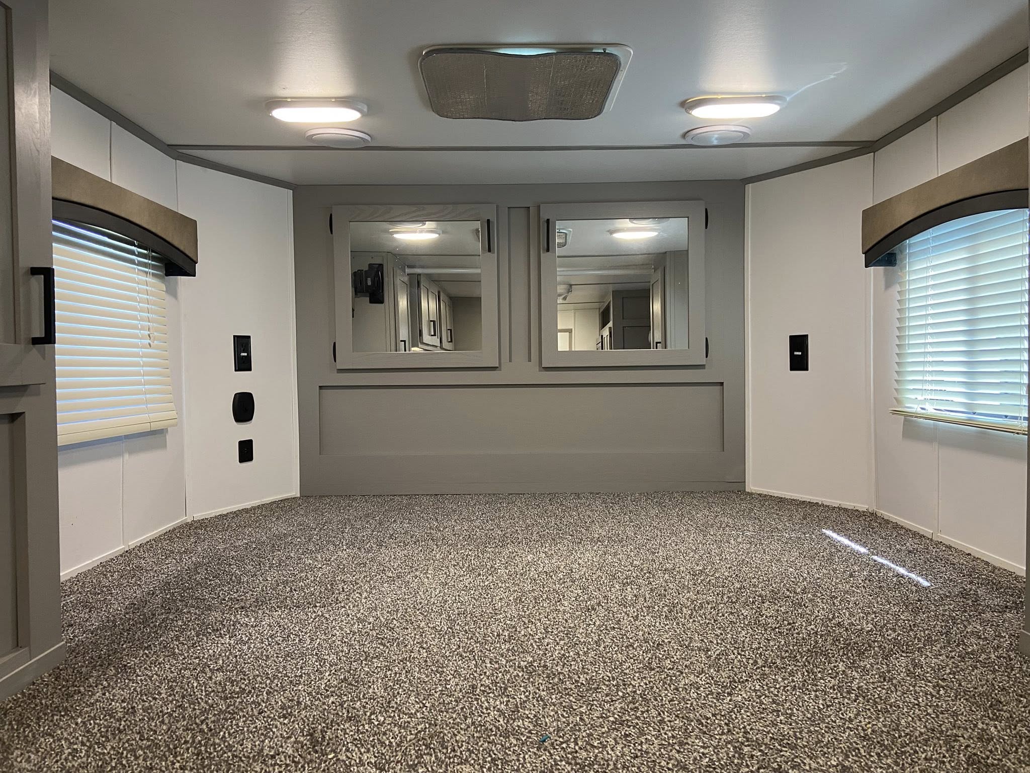 2022 Bison Silverado 3-Horse 10 ft Living Quarters Horse Trailer - Image 7