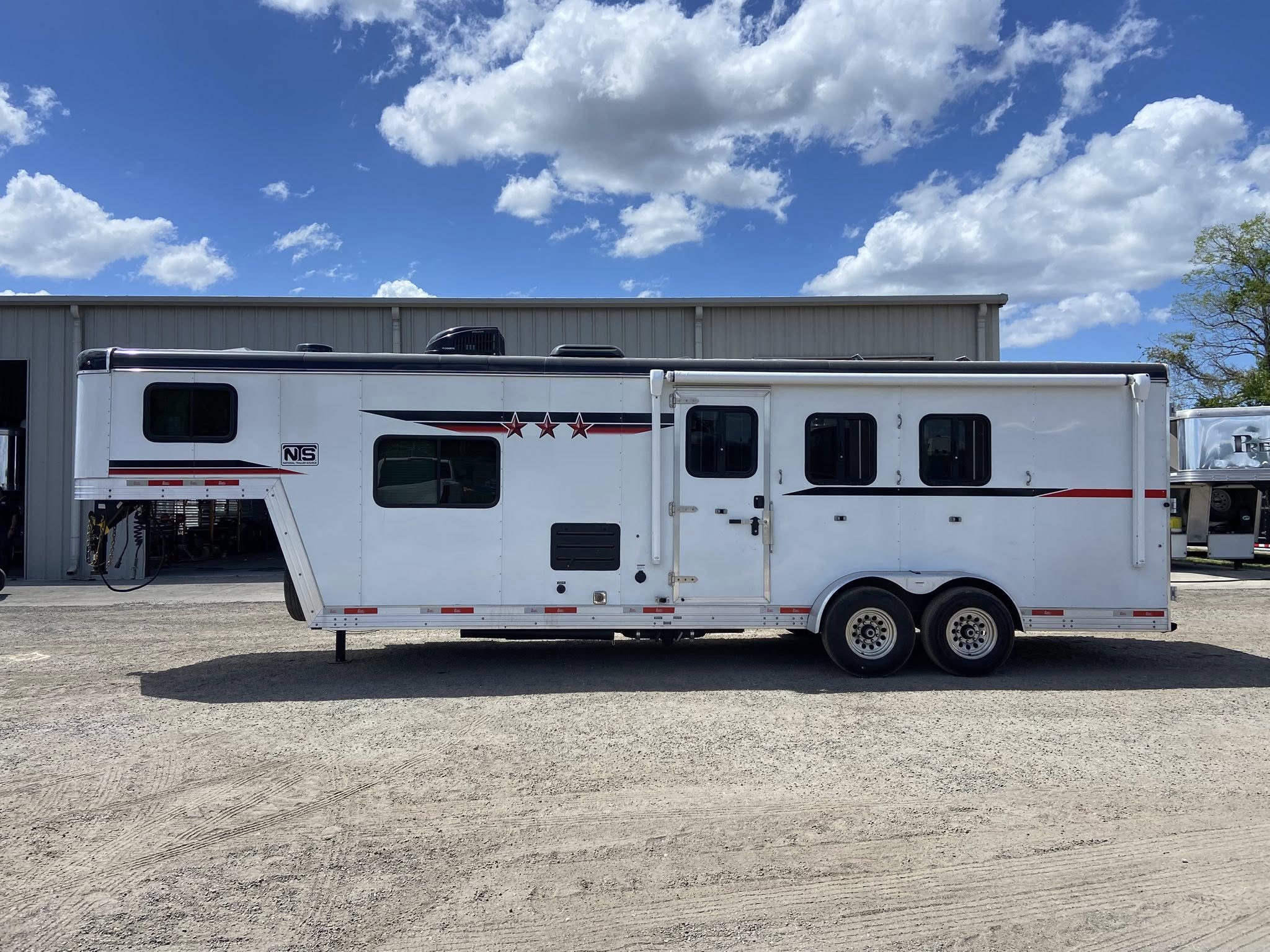 2022 Bison Silverado 3-Horse 10 ft Living Quarters Horse Trailer - Image 3