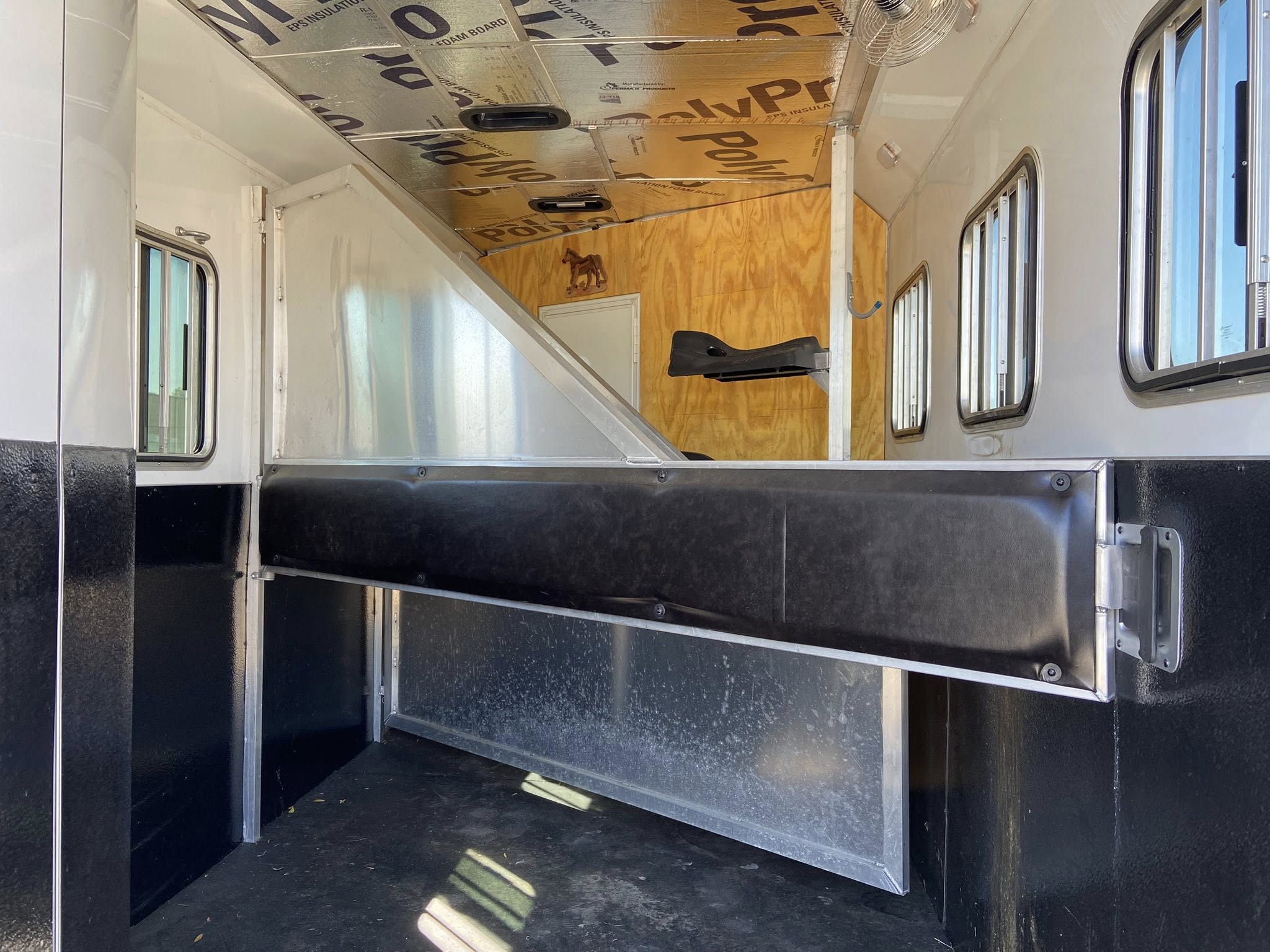 2022 Bison Silverado 3-Horse 10 ft Living Quarters Horse Trailer - Image 11