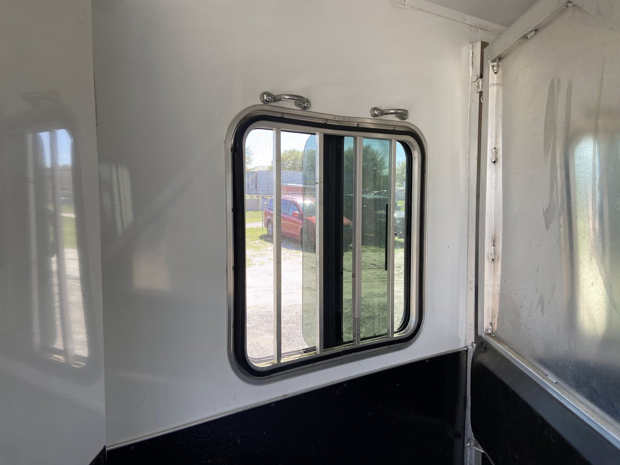 2022 Bison Silverado 3-Horse 10 ft Living Quarters Horse Trailer - Image 12