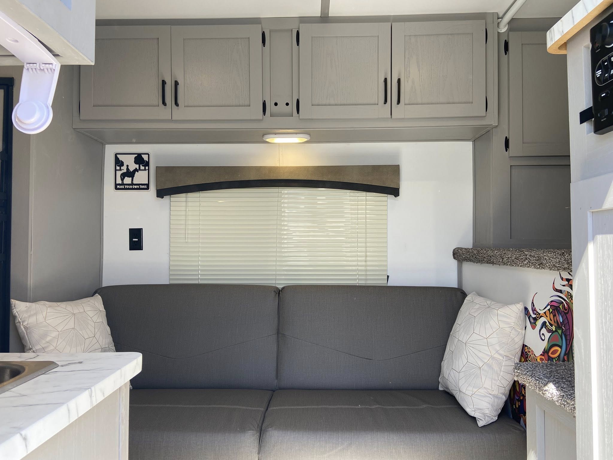 2022 Bison Silverado 3-Horse 10 ft Living Quarters Horse Trailer - Image 15