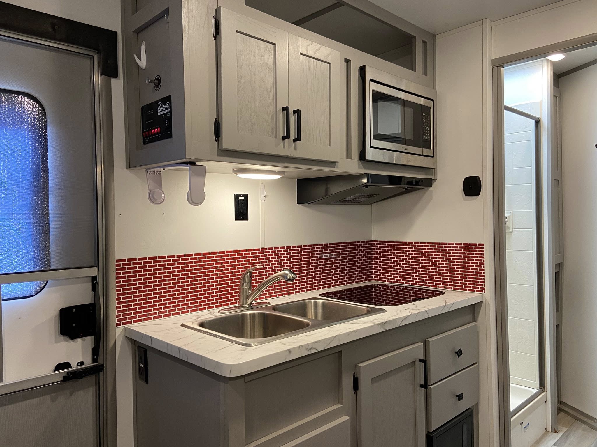 2022 Bison Silverado 3-Horse 10 ft Living Quarters Horse Trailer - Image 19