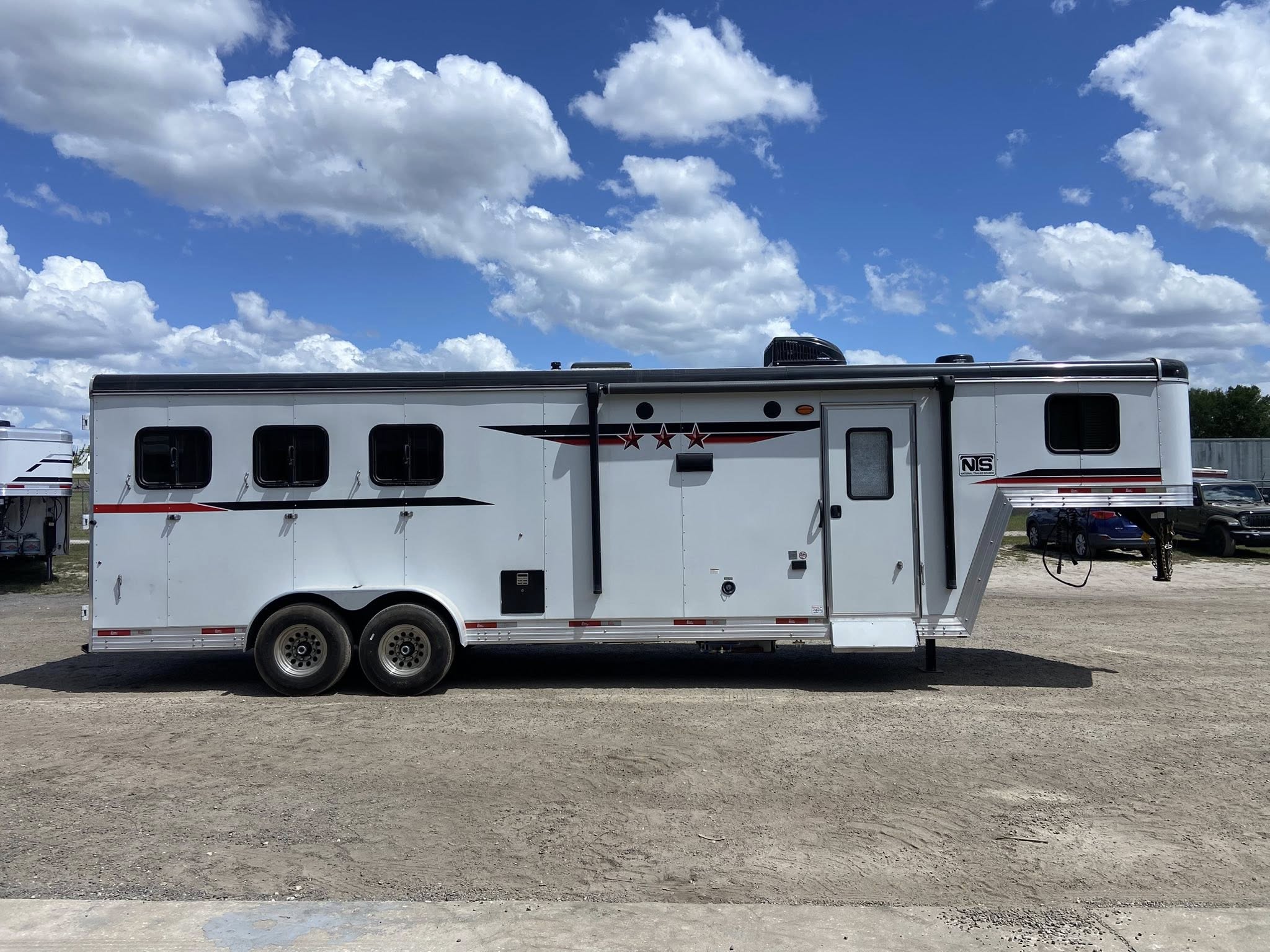2022 Bison Silverado 3-Horse 10 ft Living Quarters Horse Trailer - Image 4