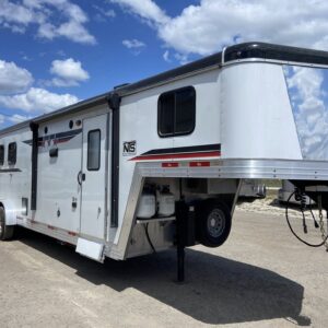 2022 Bison Silverado 3-Horse 10 ft Living Quarters Horse Trailer