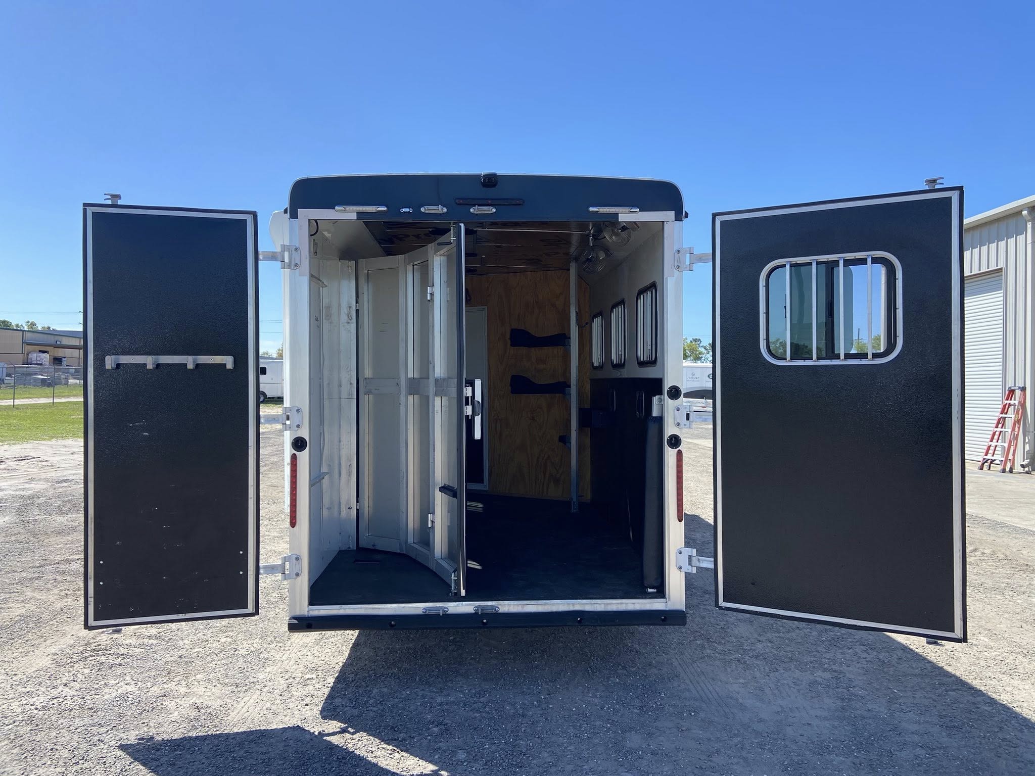 2022 Bison Silverado 3-Horse 10 ft Living Quarters Horse Trailer - Image 10