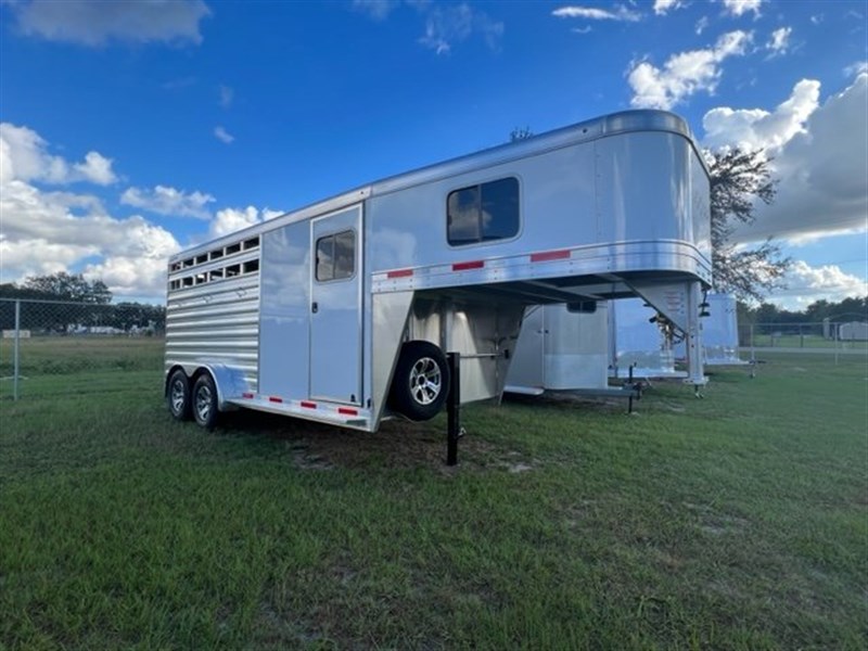 2024 Exiss Express SS 3-Horse Gooseneck Horse Trailer 3 horse gooseneck trailer - Image 10