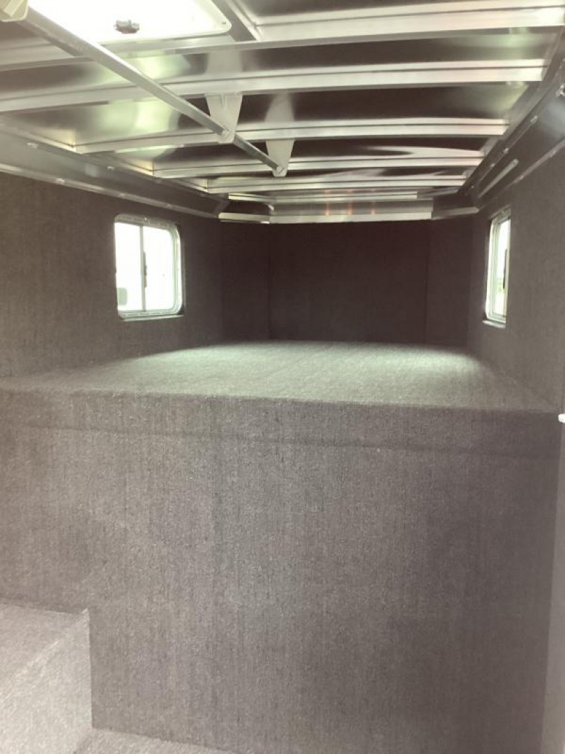 2024 Featherlite 9600 Premier Tack 3-Horse Horse Trailer Featherlite horse trailer - Image 8