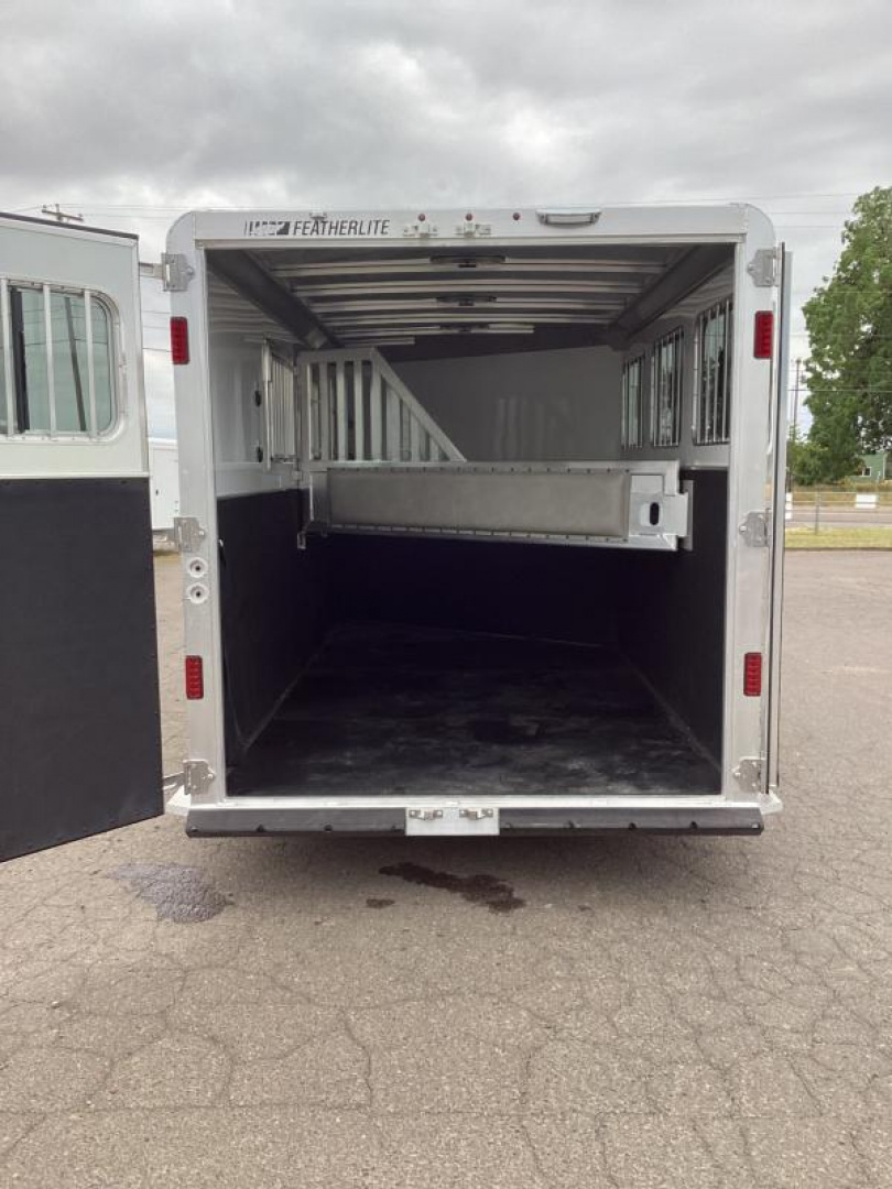 2024 Featherlite 9600 Premier Tack 3-Horse Horse Trailer Featherlite horse trailer - Image 5